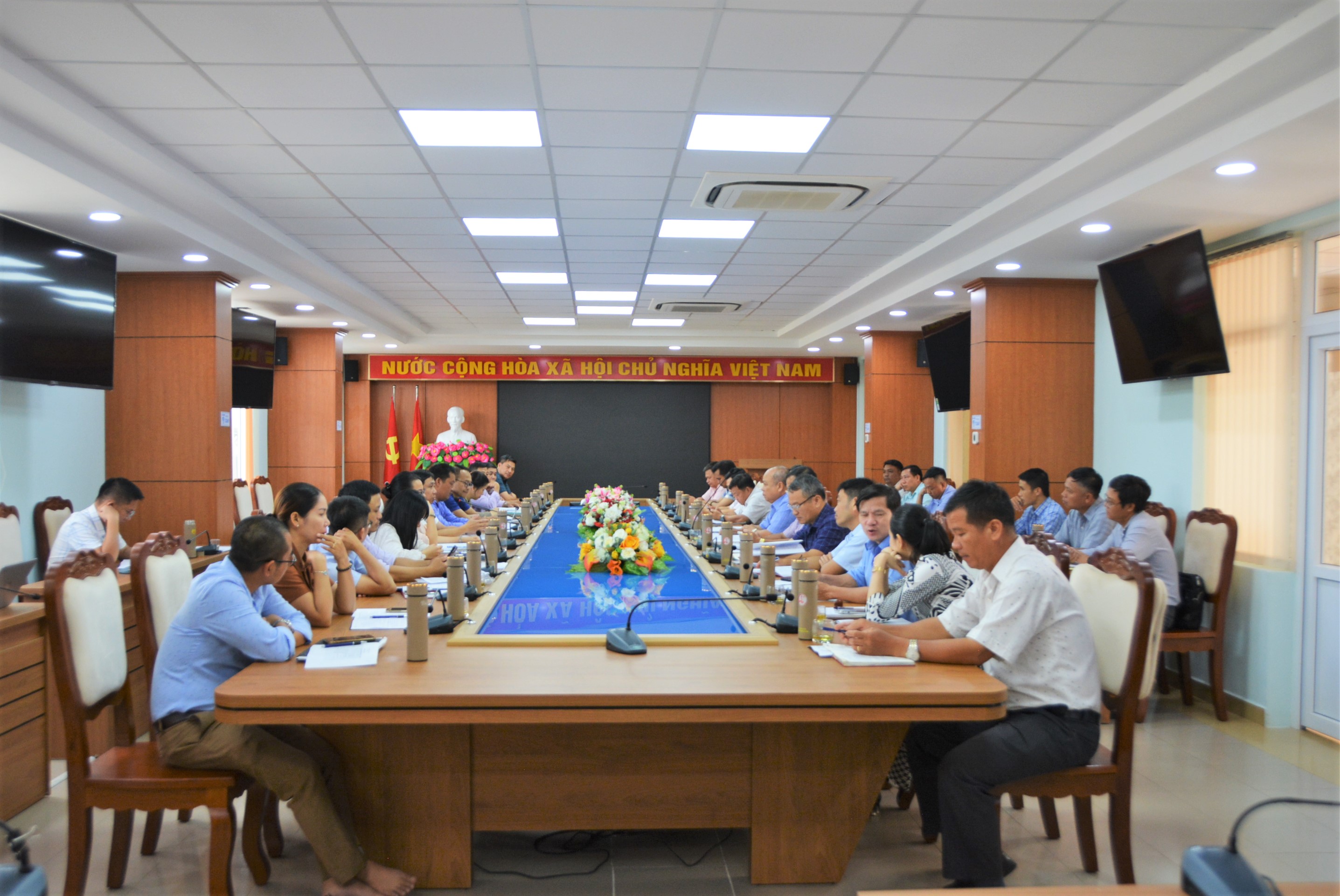 Đoàn công tác của UBND huyện Cư M’gar trao đổi kinh nghiệm trong công tác tổ chức cưỡng chế, thi hành án quyết định xử phạt vi phạm hành chính trên địa bàn thành phố Buôn Ma Thuột